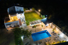  Myrto Villa heated pool  Ханья